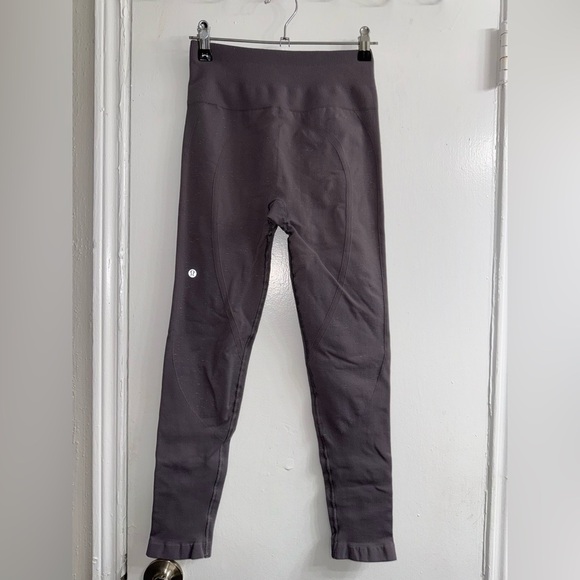 Lululemon seamless tight size 4 - Picture 2 of 7